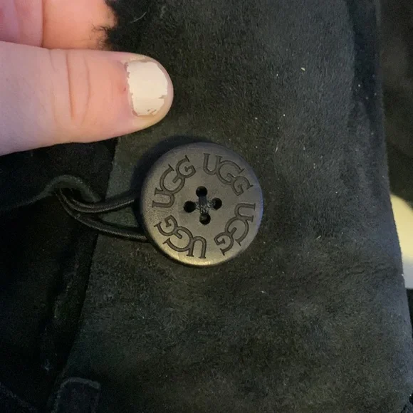 Bailey Button Ugg Short Ankle Boot - Picture 7 of 9